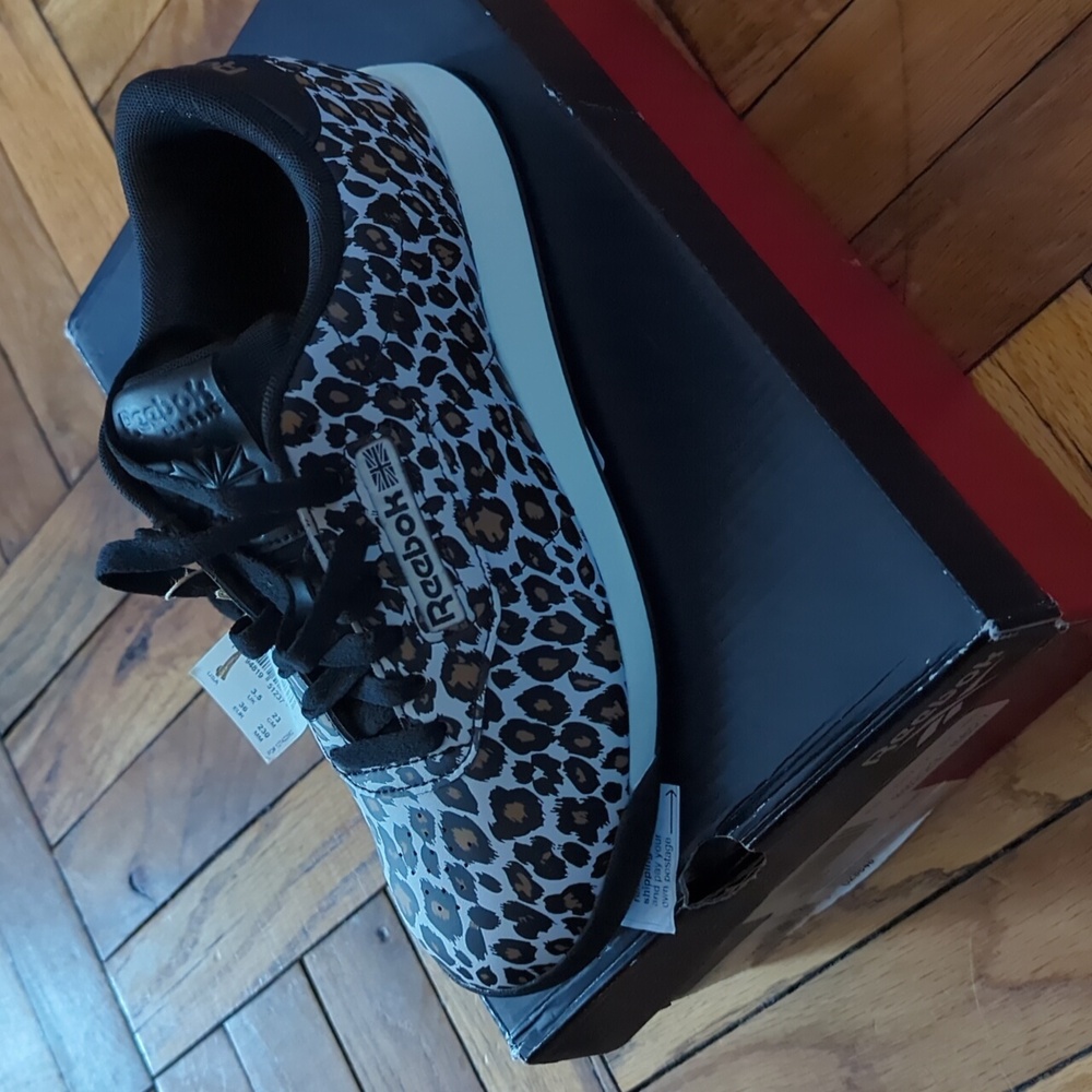 Reebok, sz 6, Cheetah print/black sneakers - Picture 1 of 5